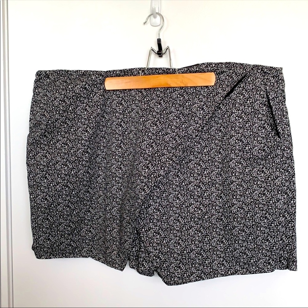 MICHEL STUDIO | 20 | Printed Skort with Pockets